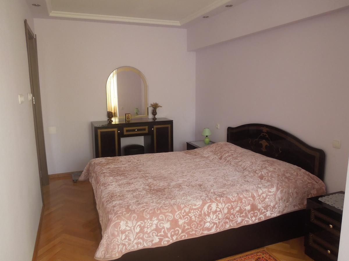 Nellie'S Apartment Μπατούμι Εξωτερικό φωτογραφία
