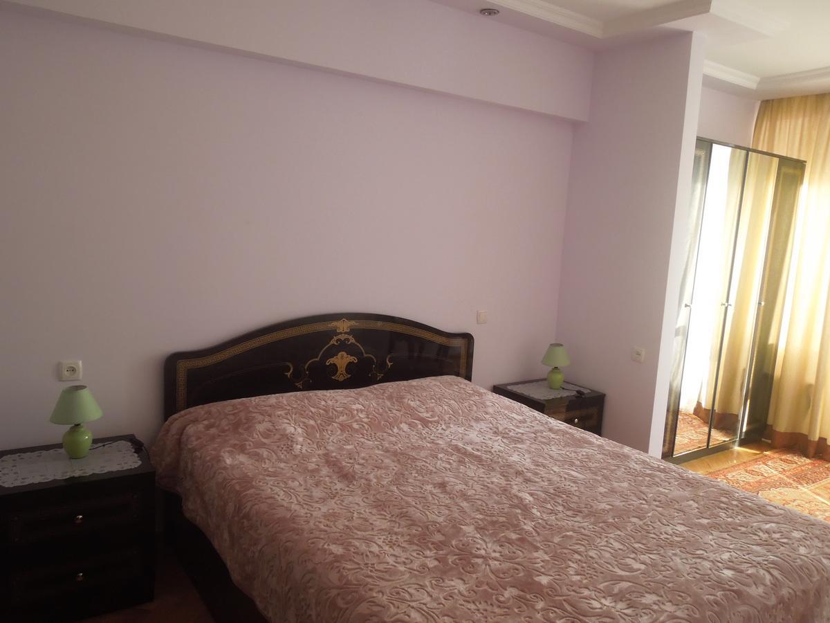 Nellie'S Apartment Μπατούμι Εξωτερικό φωτογραφία