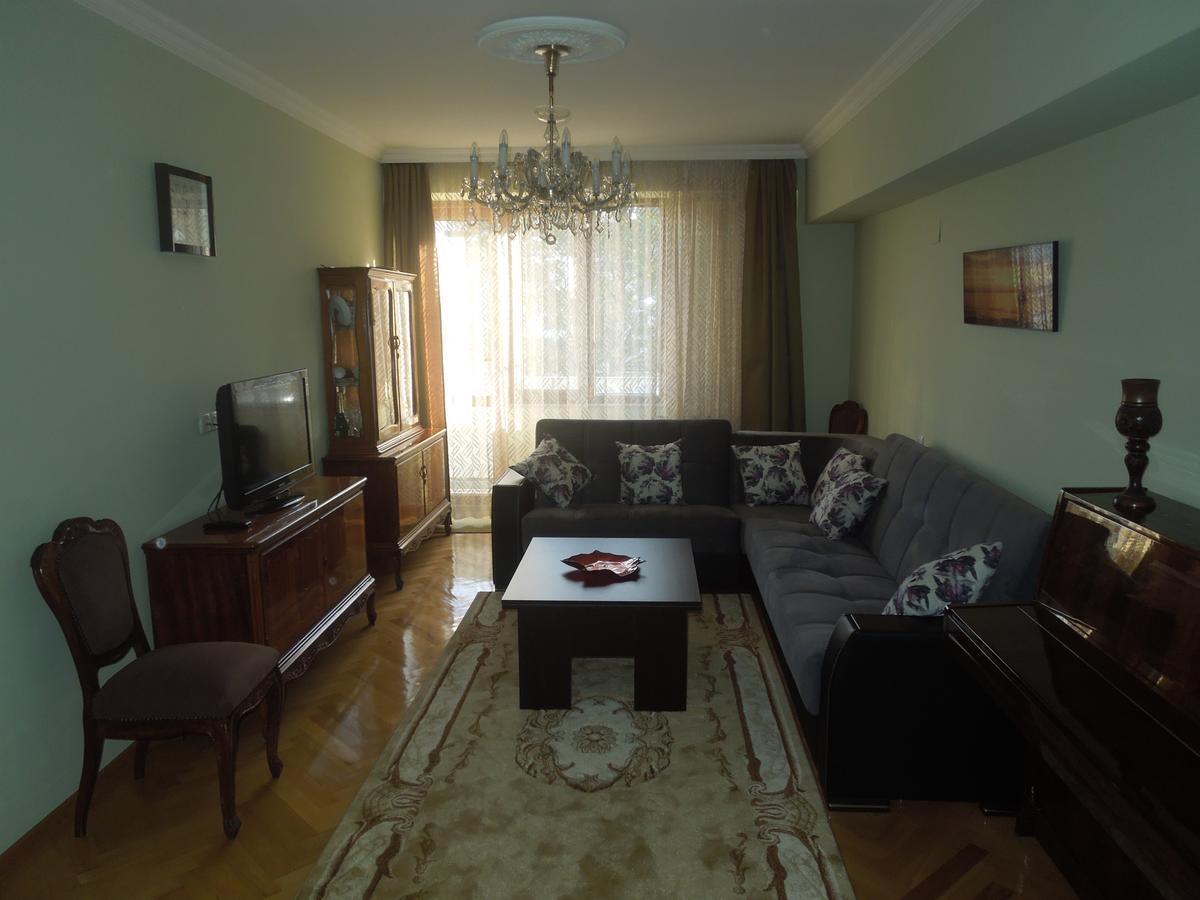 Nellie'S Apartment Μπατούμι Εξωτερικό φωτογραφία