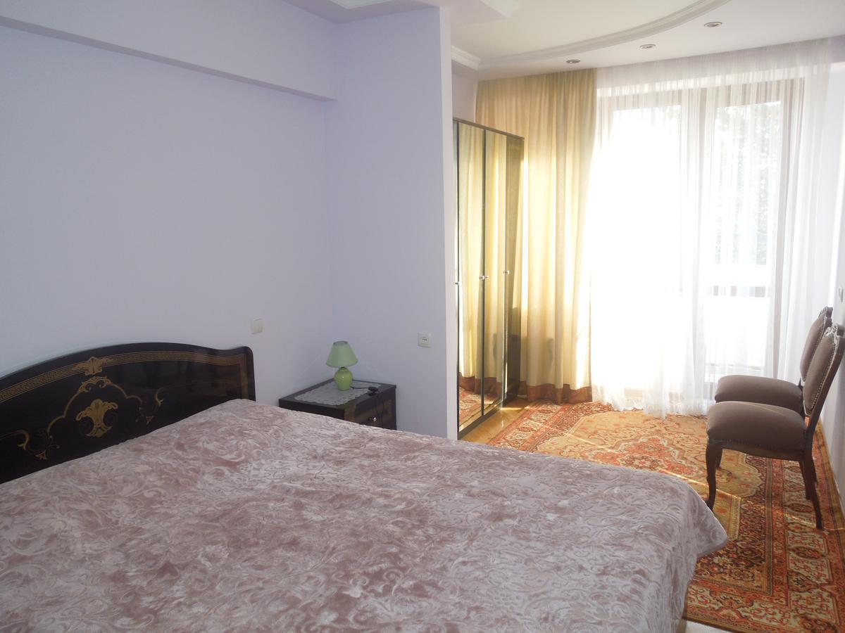 Nellie'S Apartment Μπατούμι Εξωτερικό φωτογραφία