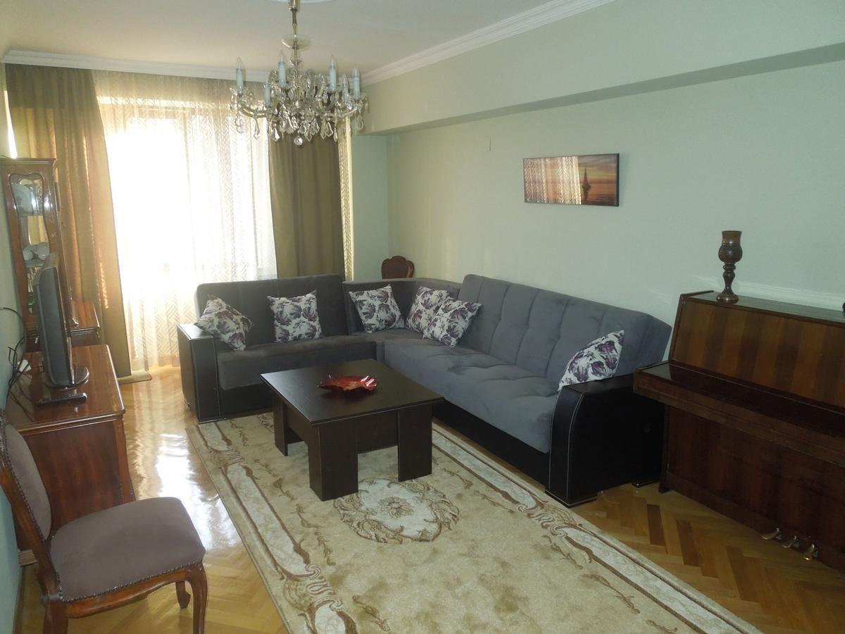 Nellie'S Apartment Μπατούμι Εξωτερικό φωτογραφία